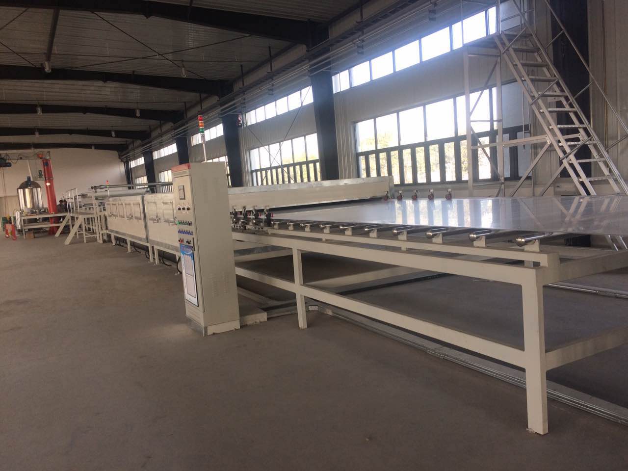 冷藏車(chē)廂板熱壓機(jī)